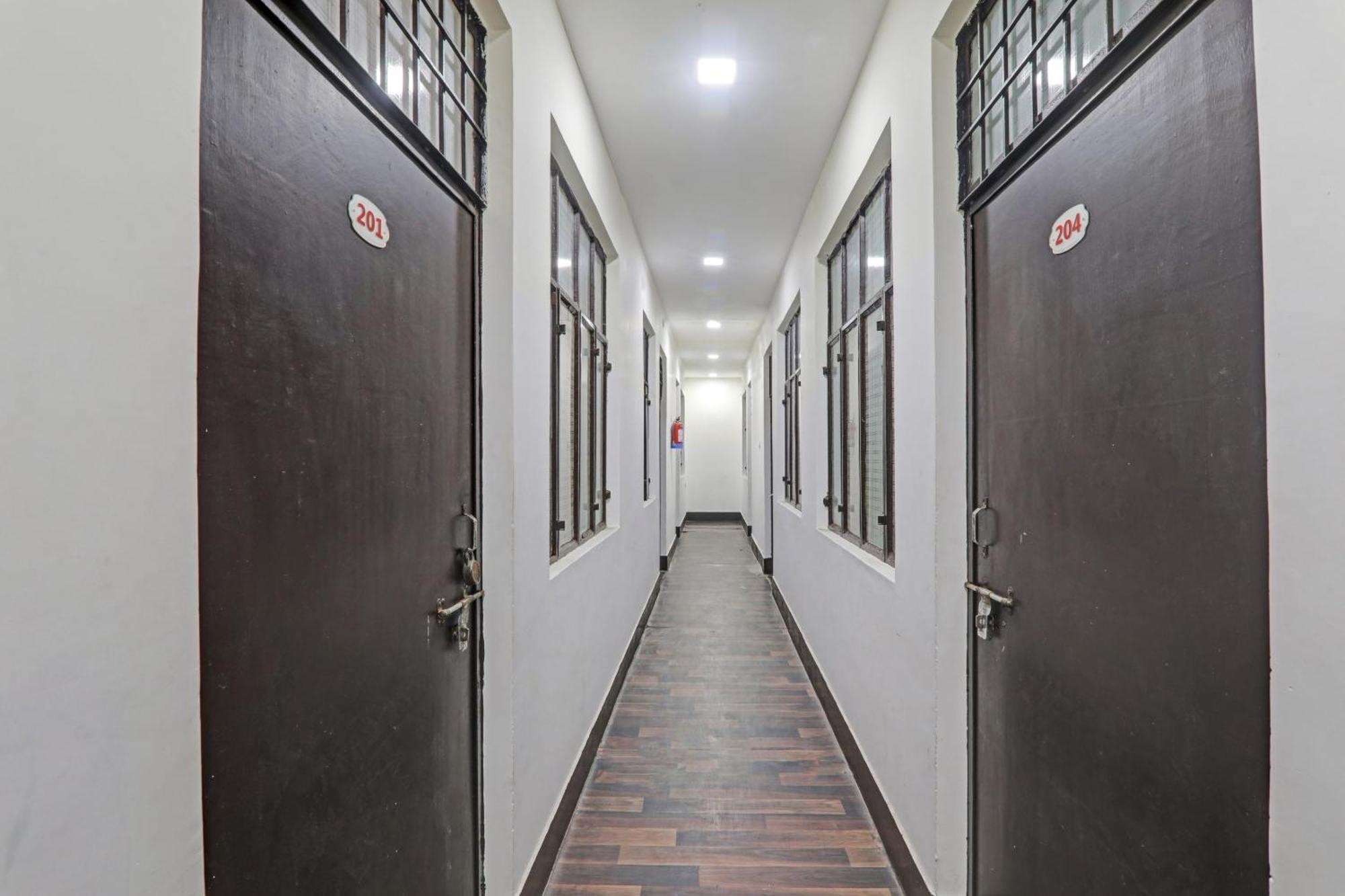 Hotel O New Pacifica Grand Near Phoenix United Лакнау Екстериор снимка