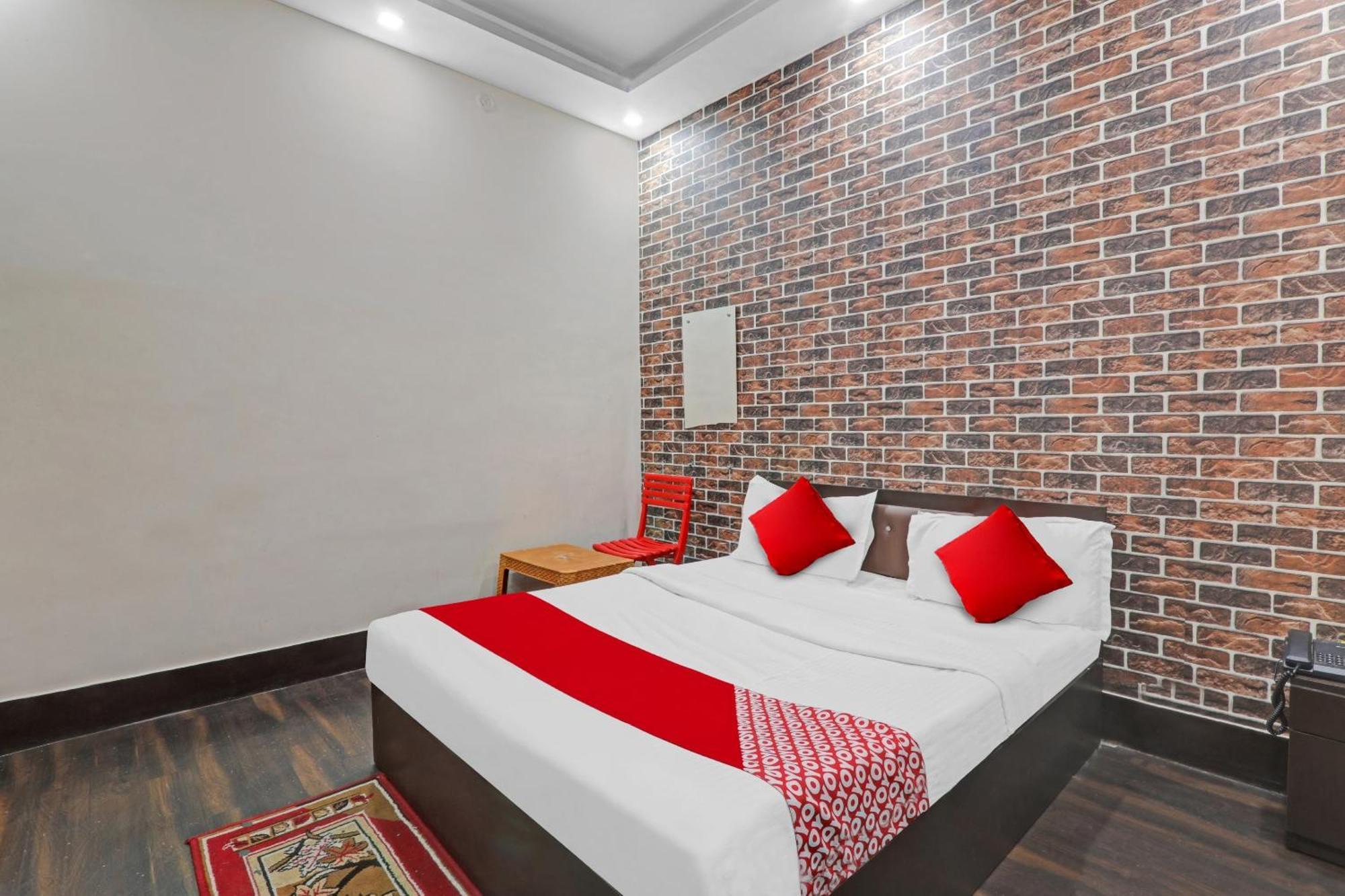 Hotel O New Pacifica Grand Near Phoenix United Лакнау Екстериор снимка
