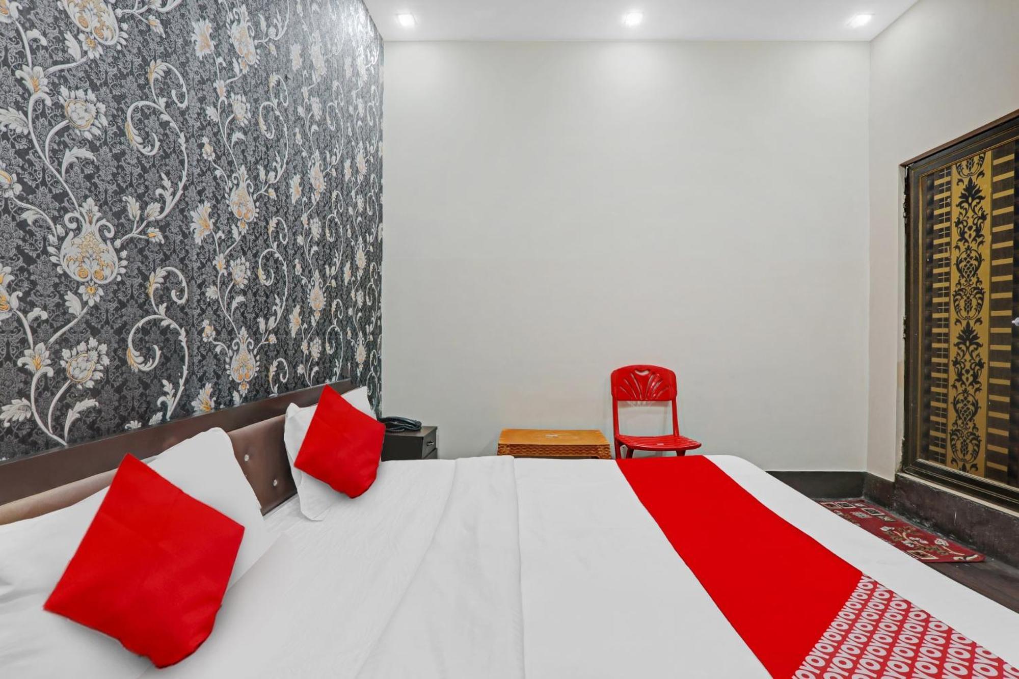 Hotel O New Pacifica Grand Near Phoenix United Лакнау Екстериор снимка