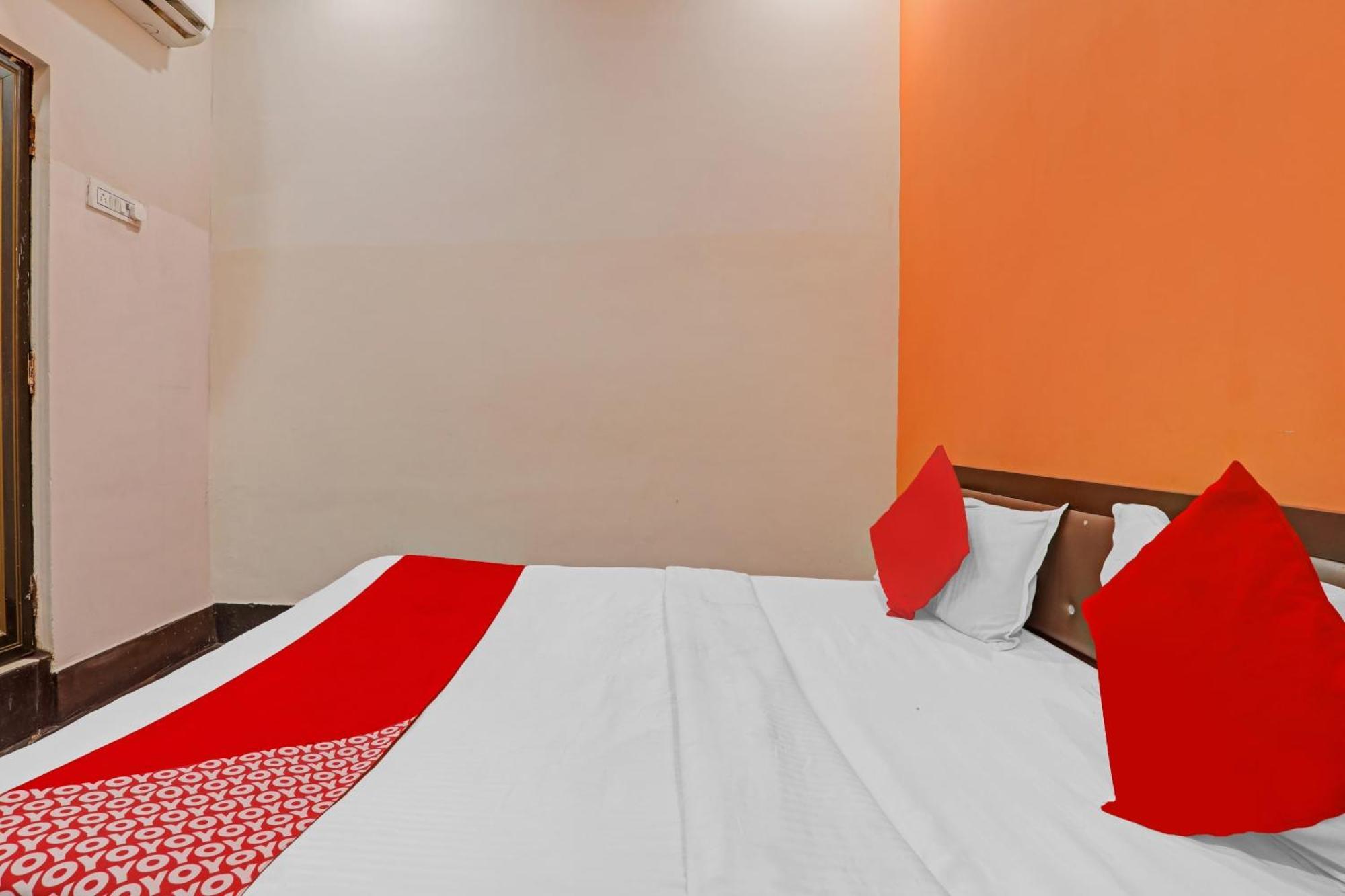 Hotel O New Pacifica Grand Near Phoenix United Лакнау Екстериор снимка